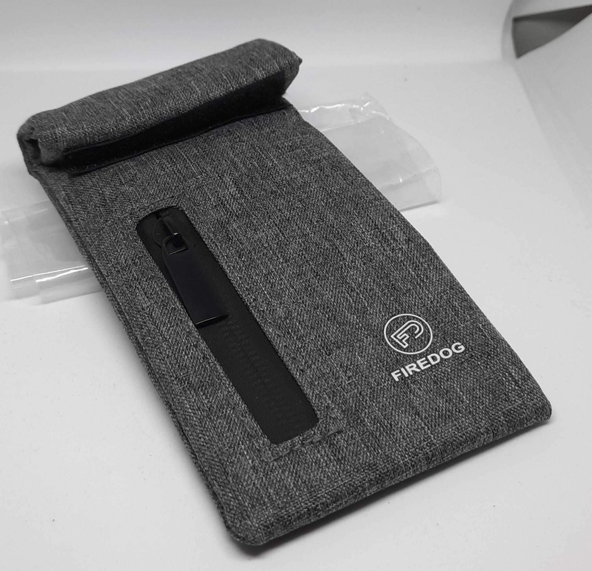 geruchsdicht 17,8 x 15,2 cm mit Carbon-Futter für Reisen Schwarz Firedog Geruchssichere Tasche geruchssicher 